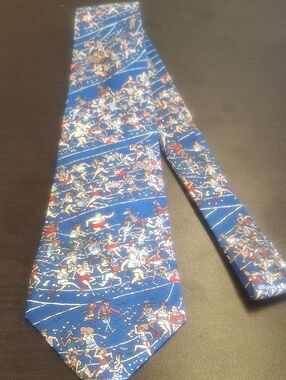 Where's Waldo Runner Print Tie